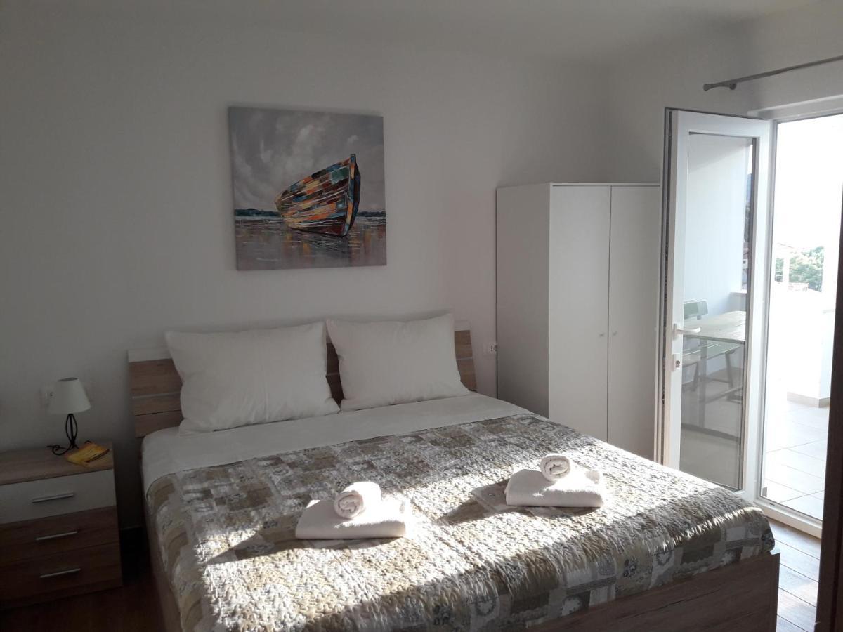Apartments Gracia & Toni Трогир Екстериор снимка