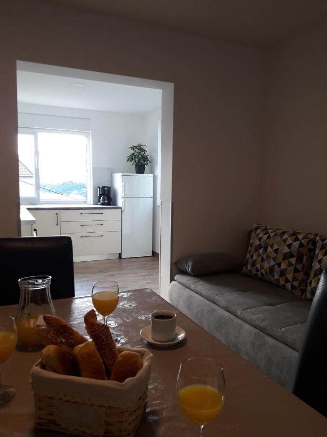 Apartments Gracia & Toni Трогир Екстериор снимка