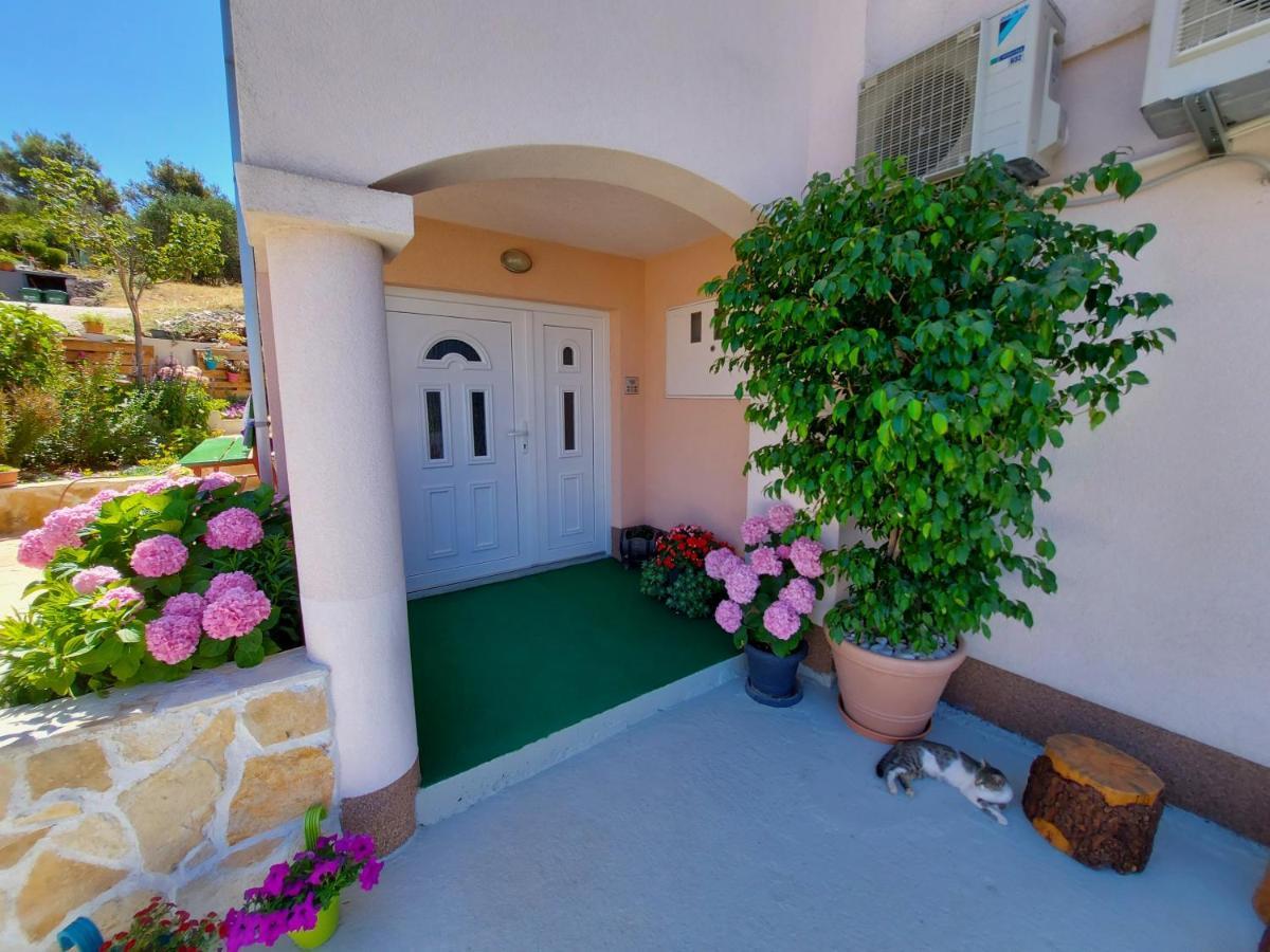 Apartments Gracia & Toni Трогир Екстериор снимка