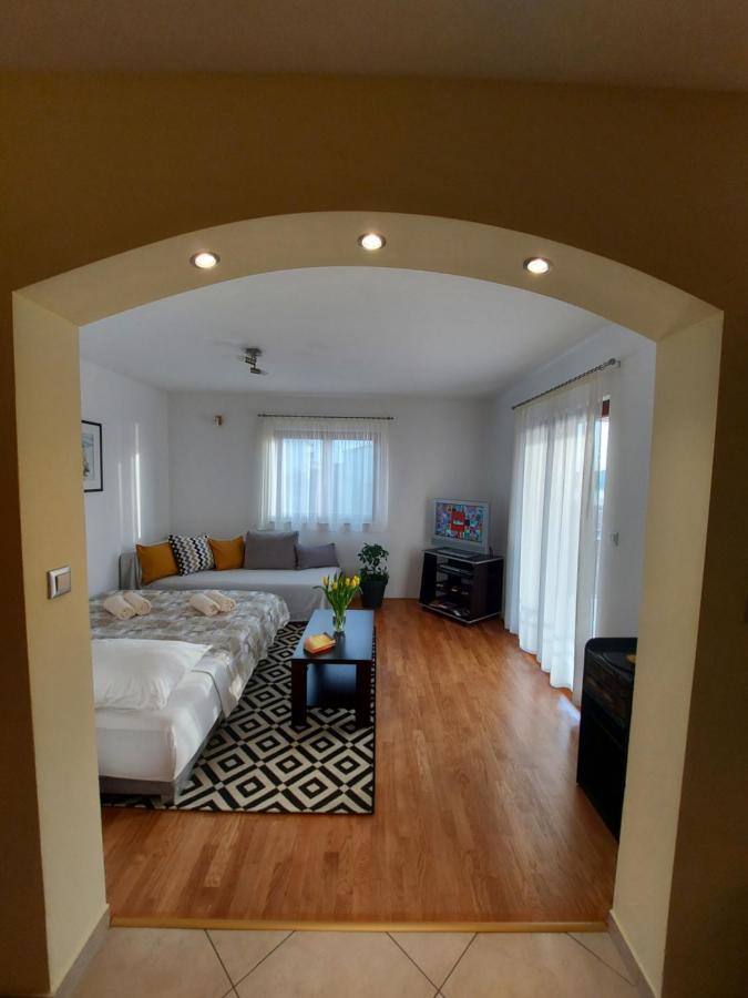 Apartments Gracia & Toni Трогир Екстериор снимка