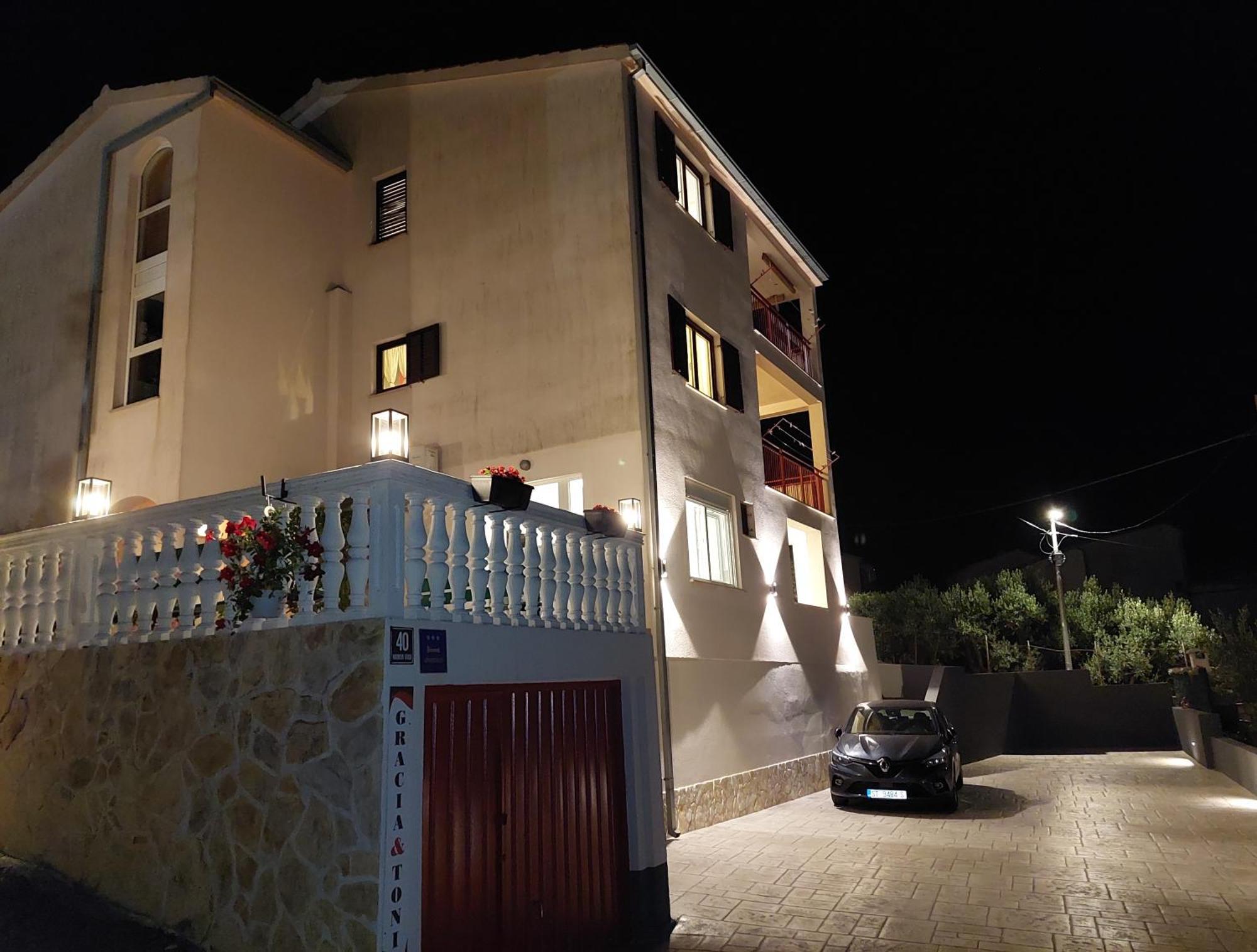 Apartments Gracia & Toni Трогир Екстериор снимка