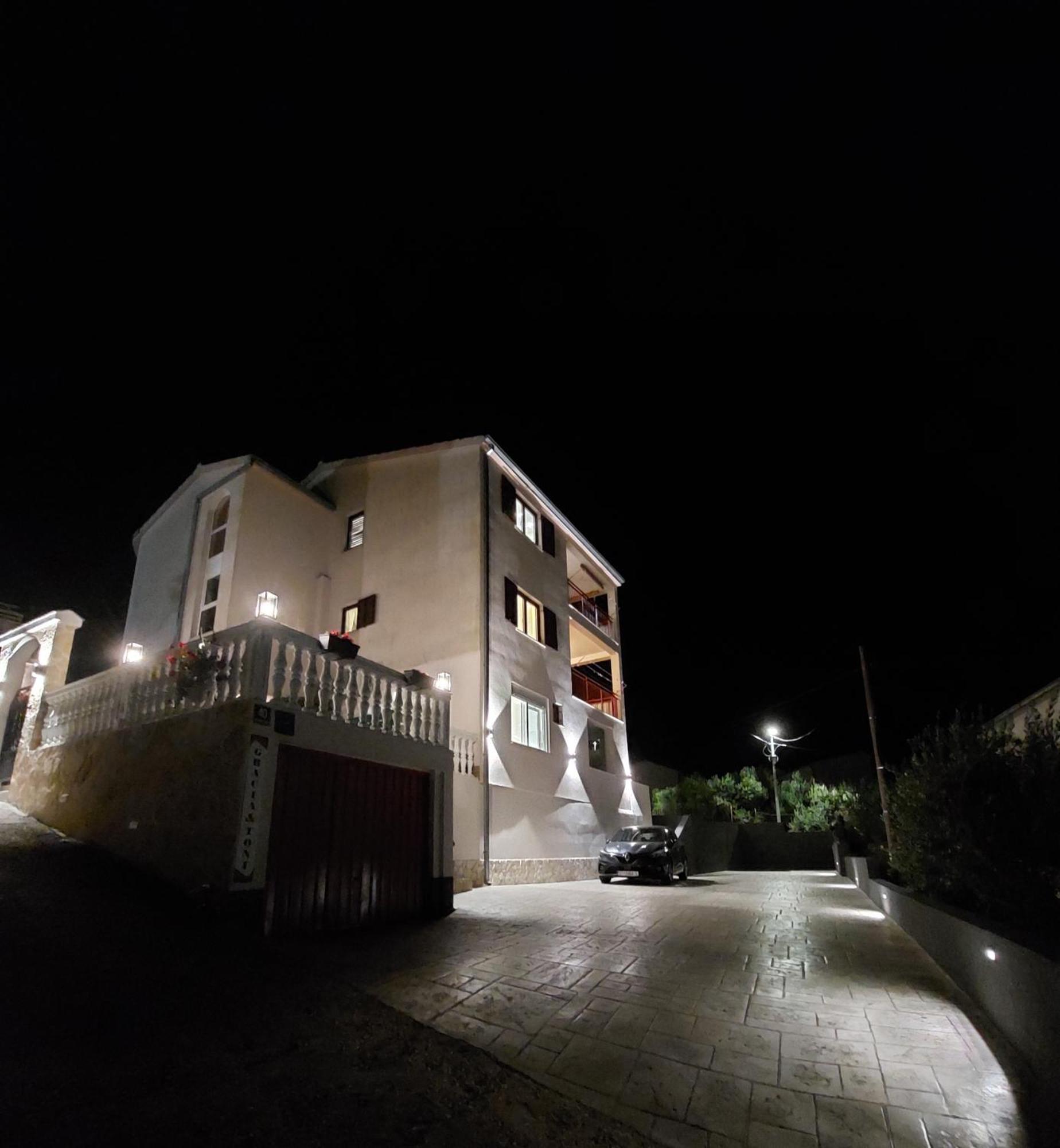 Apartments Gracia & Toni Трогир Екстериор снимка