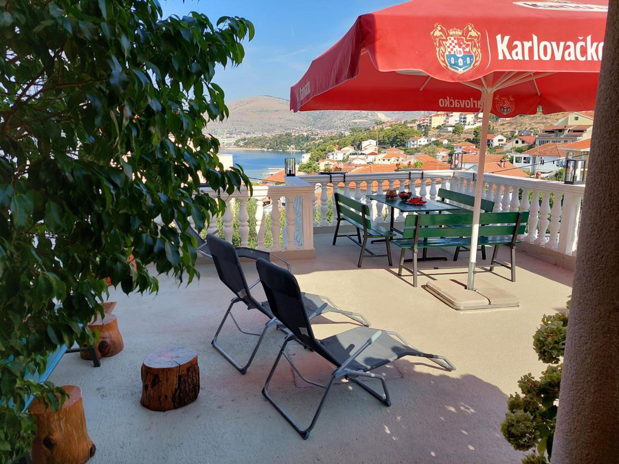 Apartments Gracia & Toni Трогир Екстериор снимка