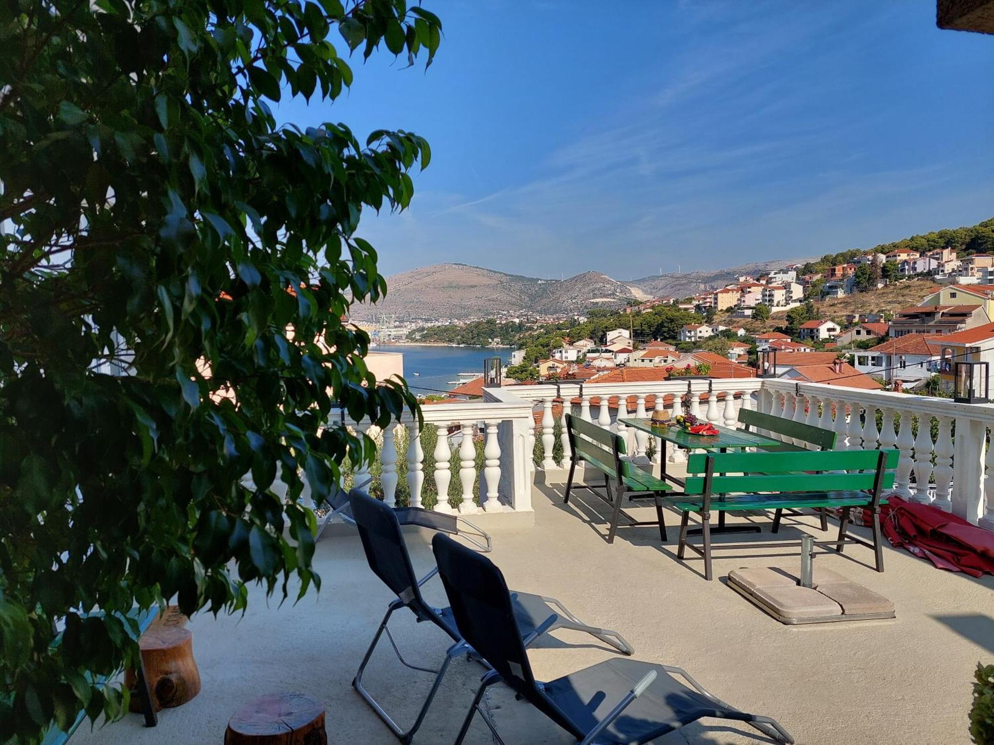 Apartments Gracia & Toni Трогир Екстериор снимка