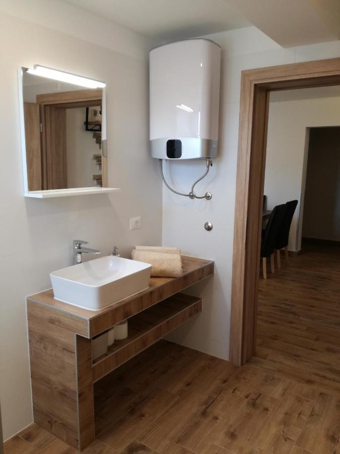 Apartments Gracia & Toni Трогир Екстериор снимка
